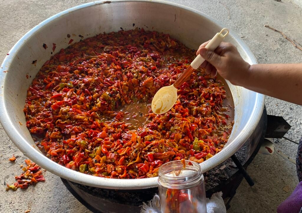 4- Tomatoes are being prepared for winter_Credit-Rabia Çetin
